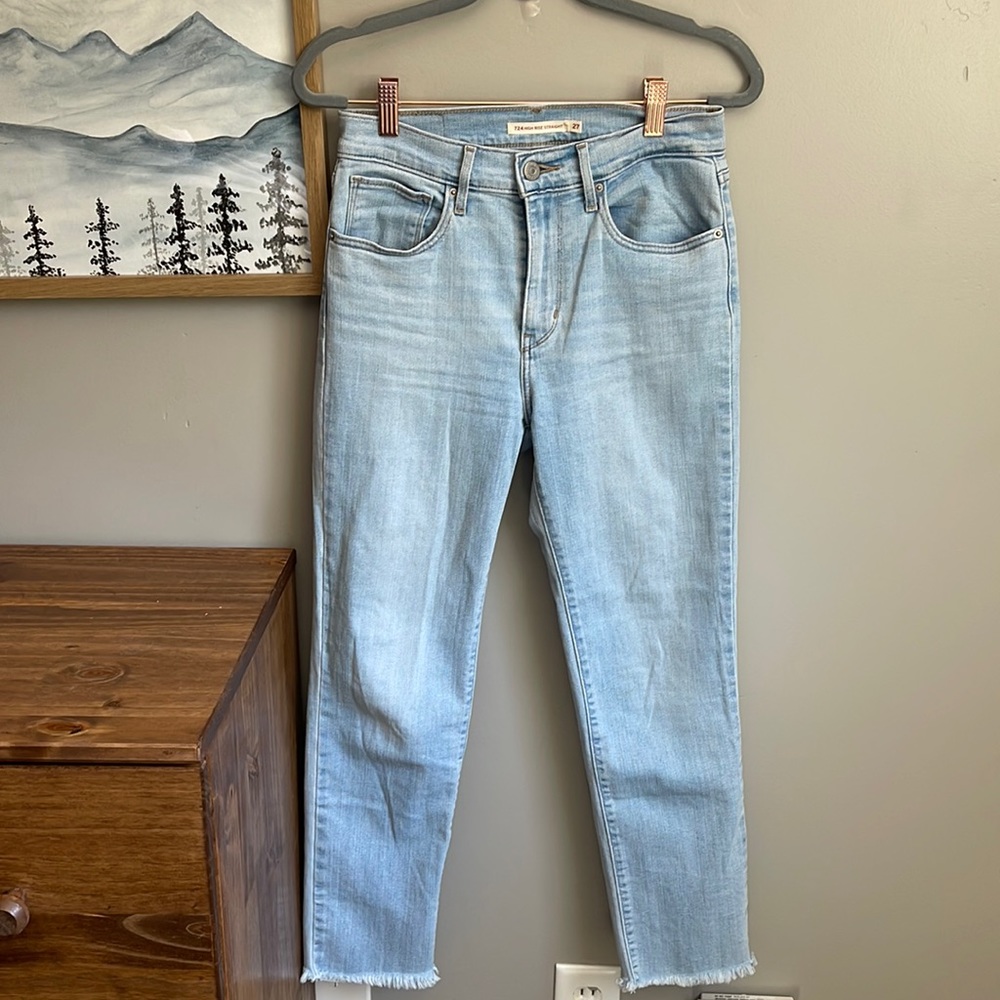 Levi’s | 724 High Rise Straight Jean | Size 27 | Light Wash